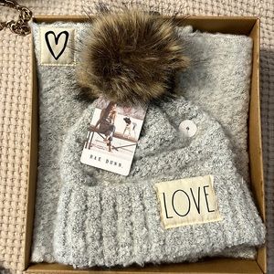 Rae dunn hat and scarf set
